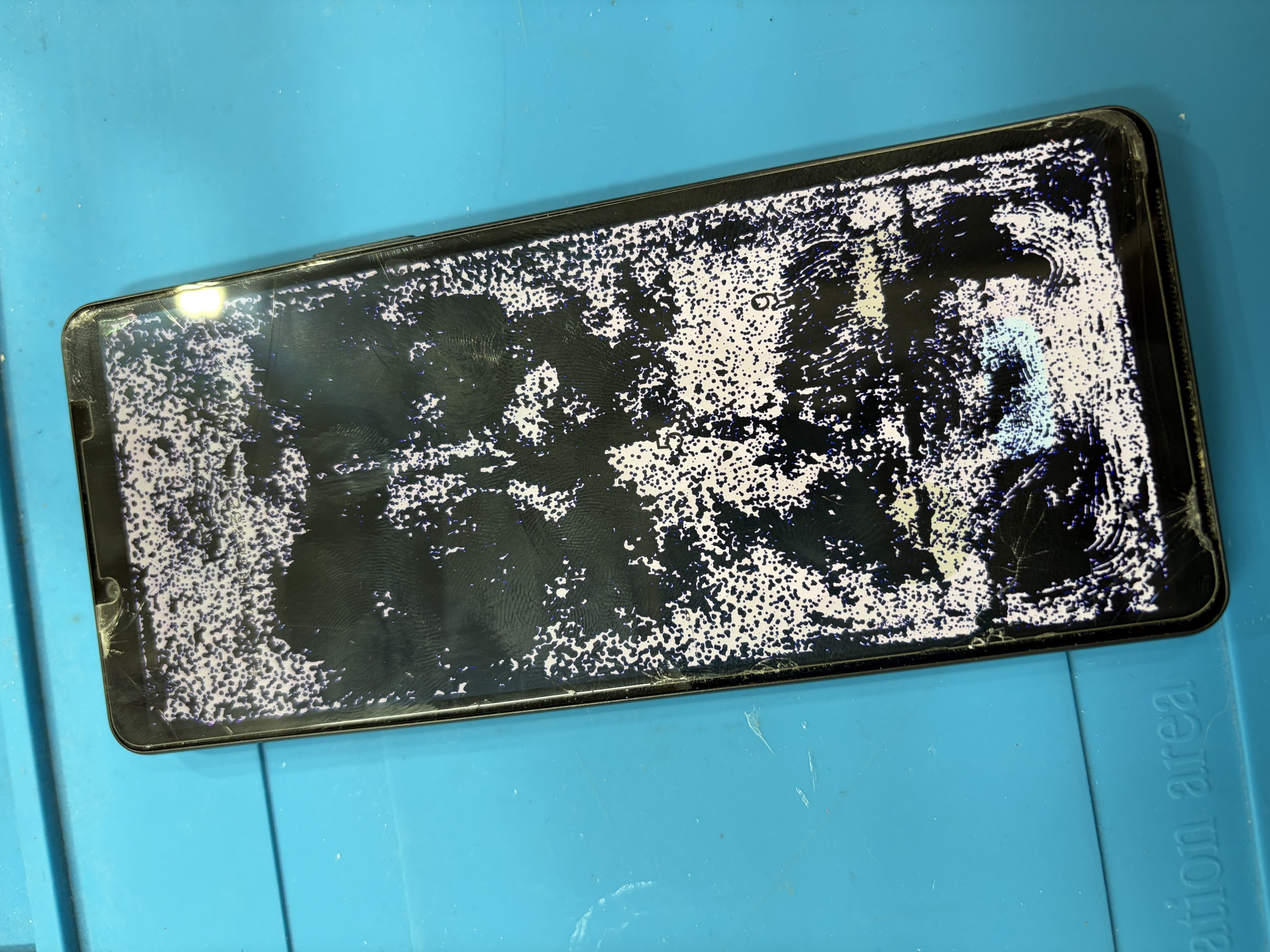 バキバキすぎて怪我しそうなXperia10Ⅵ（エクスペリア）は【スマホ修理工房池袋P‘パルコ店】へ